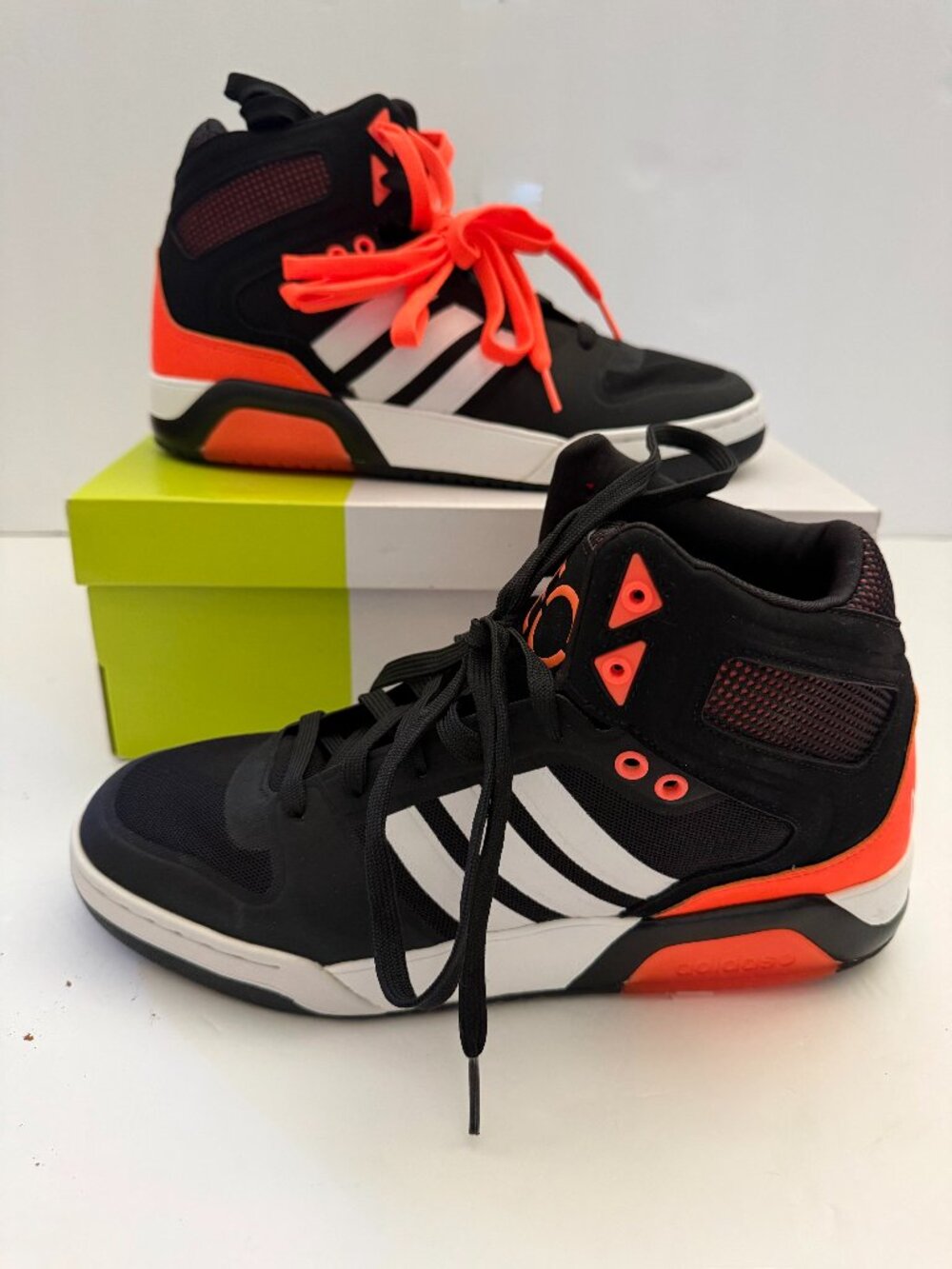 NWT Adidas men’s BB9TIS Mid high-top lifestyle sneaker